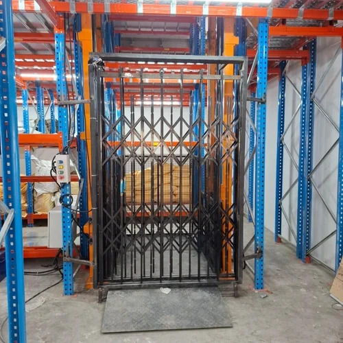 2000 Kg Hydraulic Goods Lift