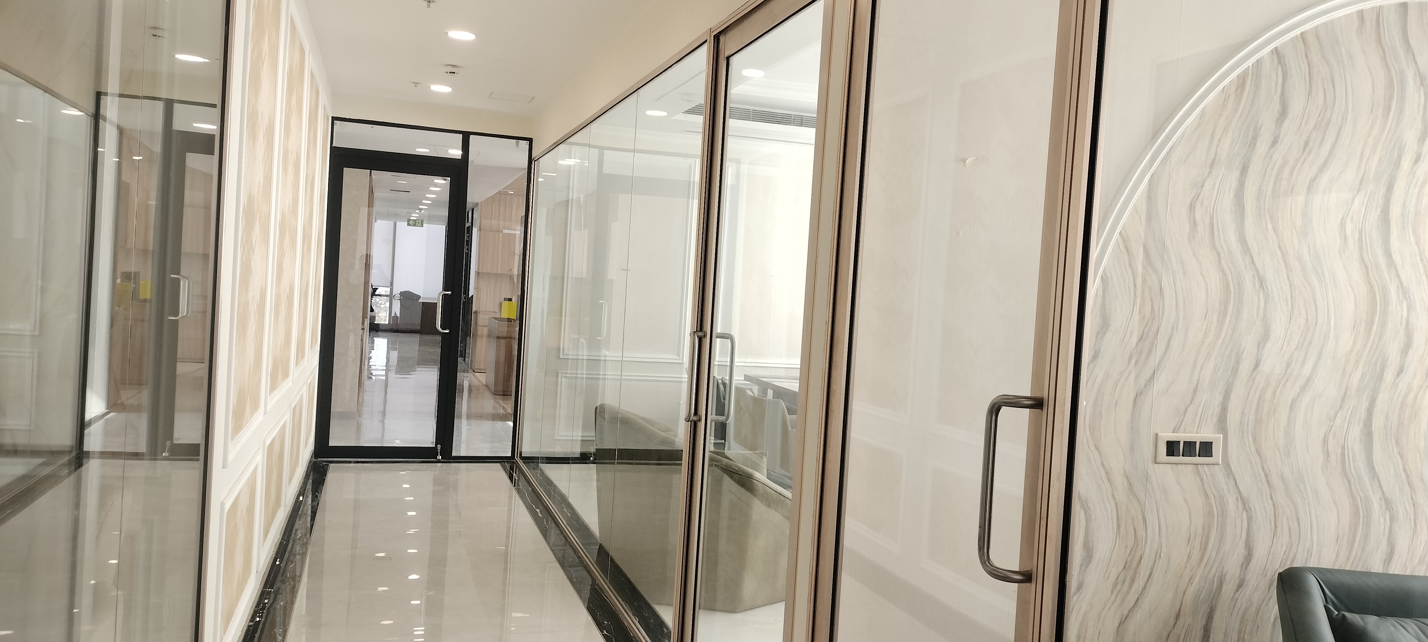 Gp2510 Soundproof Glass Partition 25X42Mm - Color: Clear / Transparent