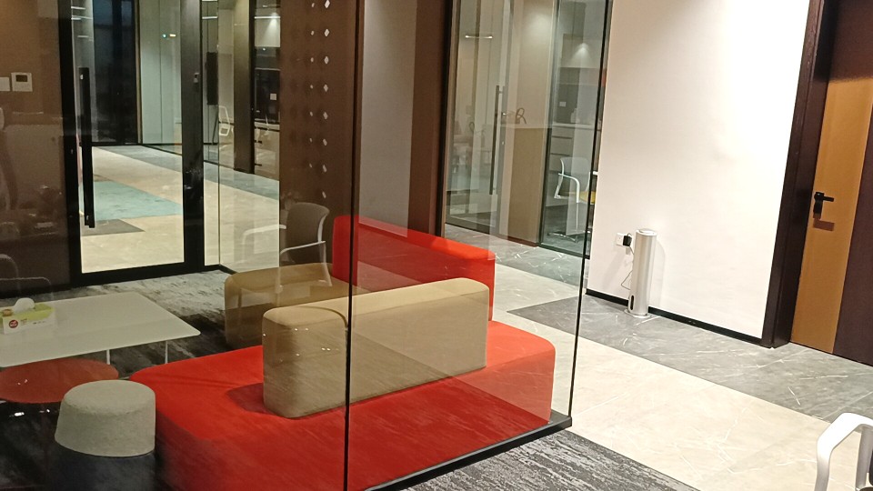 Gp4028 Sleek Glass Partition 40X28Mm - Color: Clear / Transparent