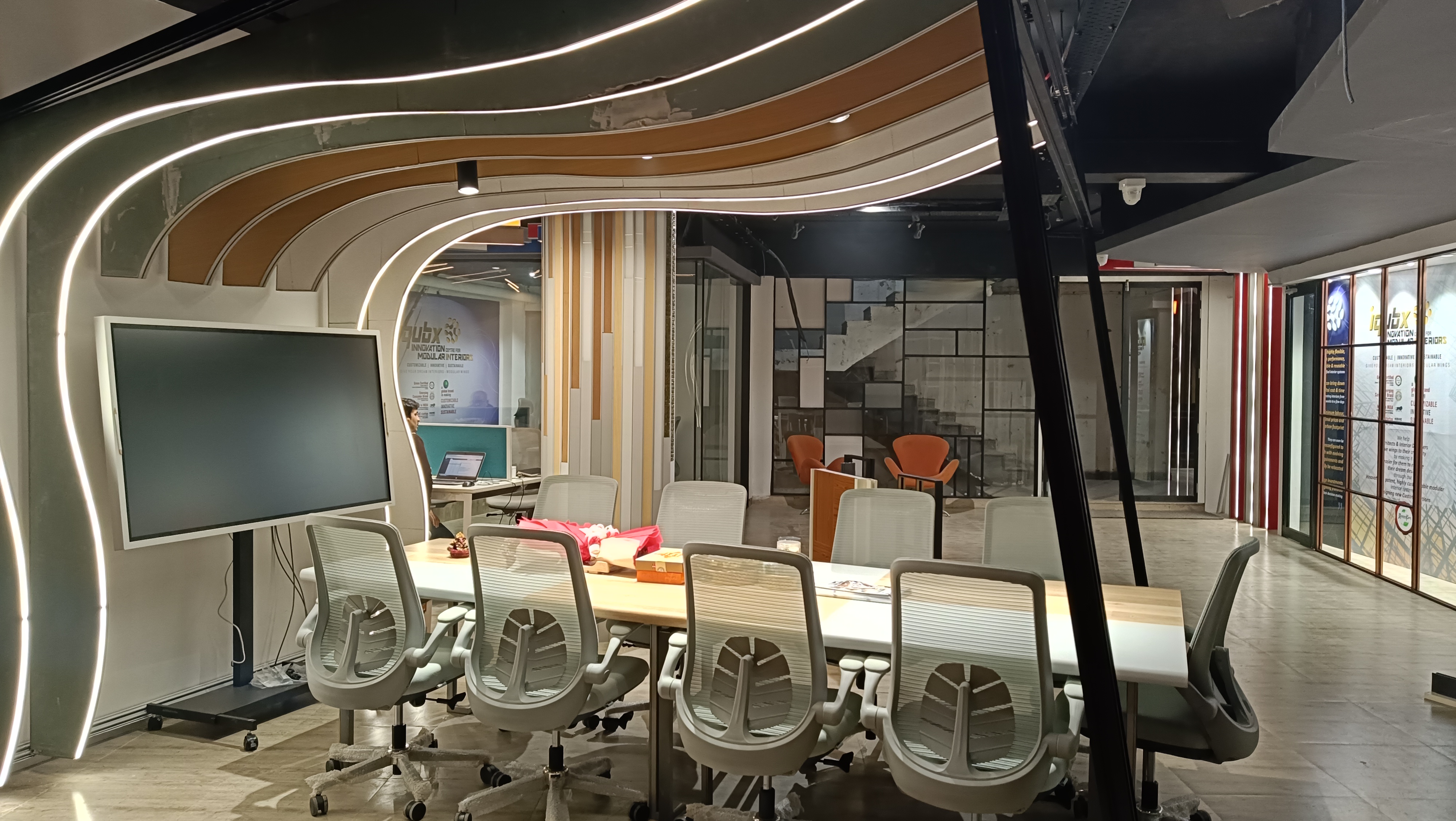 Iqubx Bfc3 Parametric Acoustic Aluminium Baffle Ceiling - Features: Truss Construction