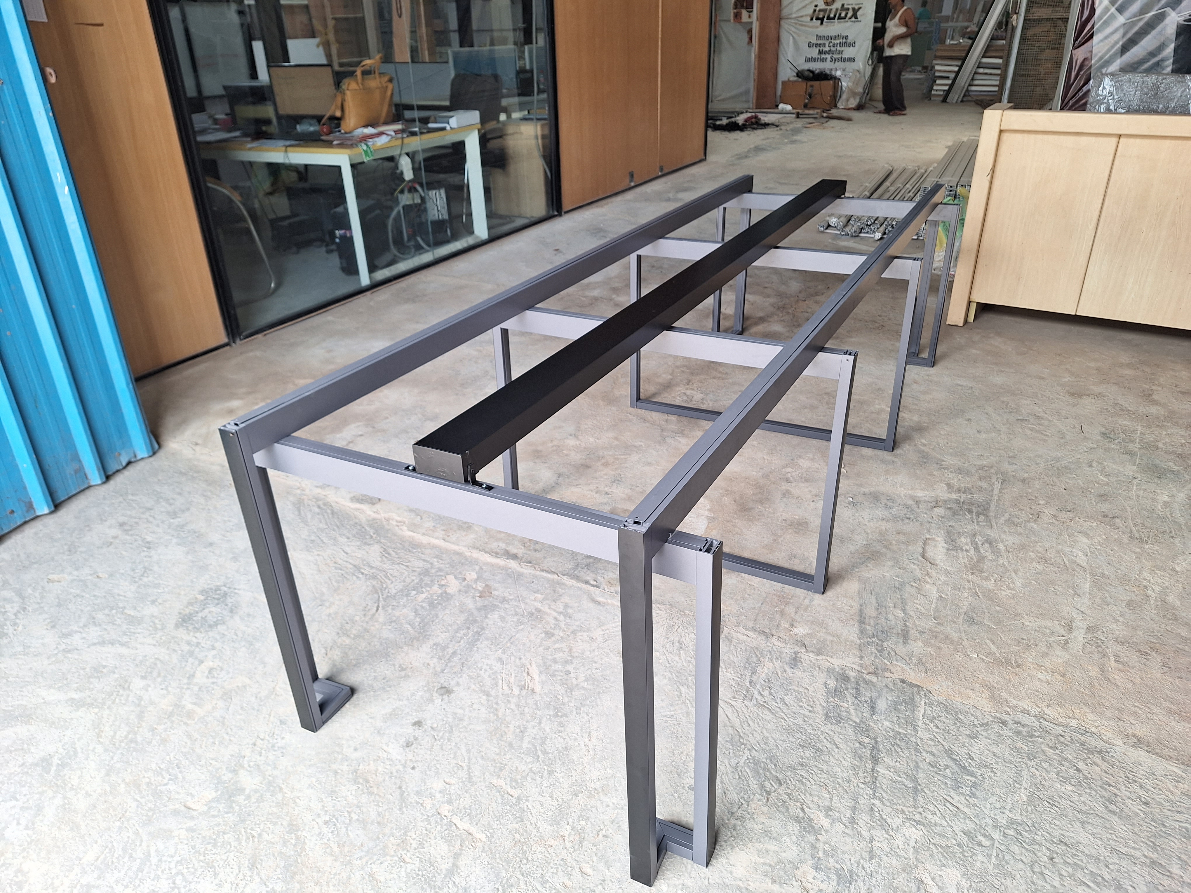 Iqubx Wsgd03 Slim Dual Colour Aluminium Conference & Workstation Leg System