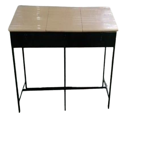 01 Teacher Desk