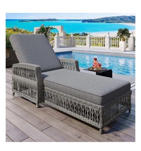 Outdoor Wicker Patio Lounger