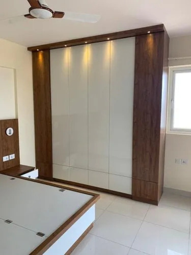Laminate Wooden Wardrobe
