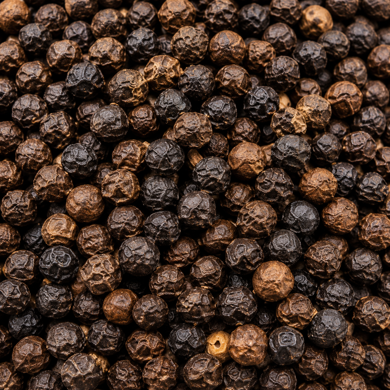 Black Pepper - Flavor: Strong & Aromatic