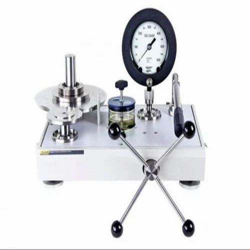 02 Dead Weight Tester
