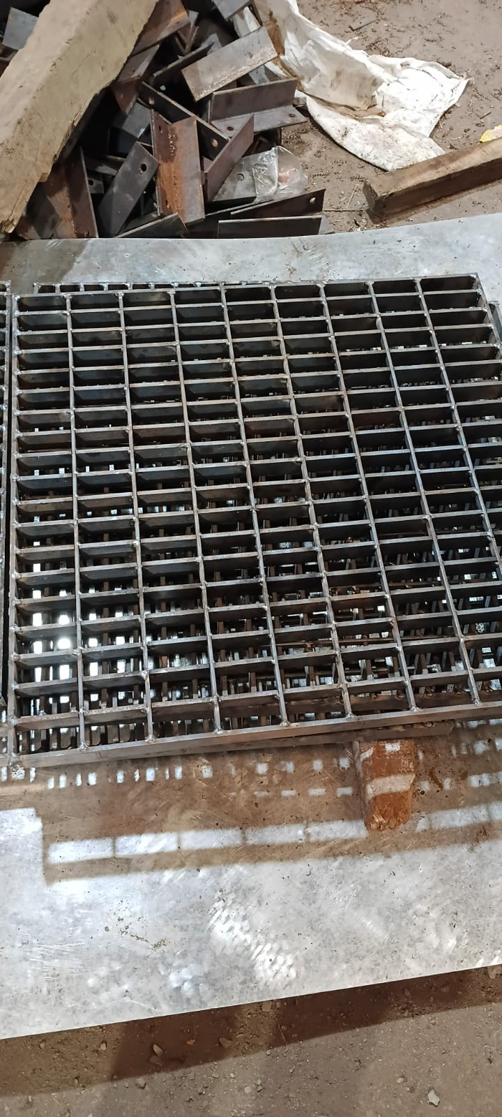 Mild Steel Grating - Color: Silver