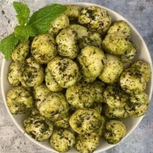 स्वादित भुना हुआ कच्चा नट
