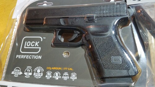 Glock 19 Gen 3 BB Gun .177 cal W/ Extra 15rd Magazine. CO2 Powered