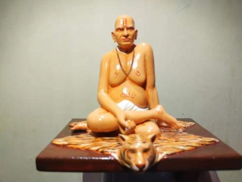 Swami Samrat Statue