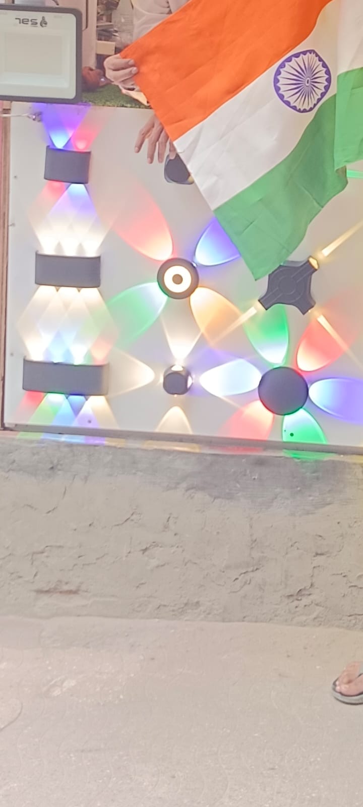 WALL LIGHT