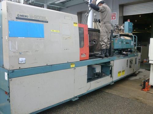 plastic injection moulding machine