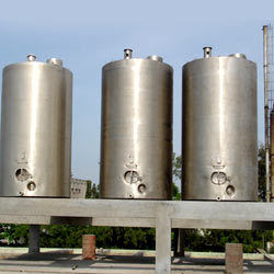 Vertical Milk Silo - Stainless Steel Fabrication, Custom Shapes & Sizes for Optimal 24-Hour Refrigerated Storage at 4 Degrees