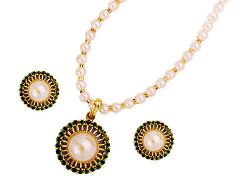 DESIGNER PEARL NECKLACE SET