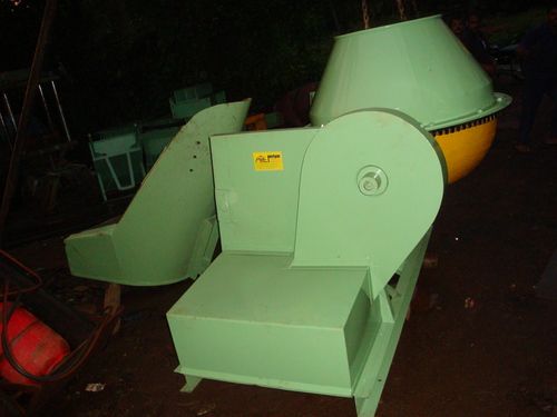 Green Smooth Functioning Concrete Mixer