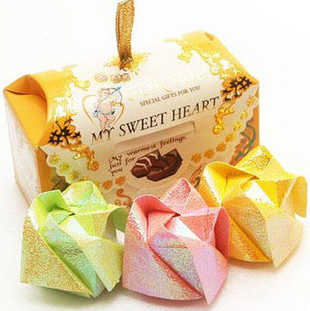 Yellow Exquisite Design Paper Gift Box