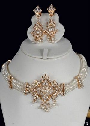 Ladies Luster Pearls Necklace Set