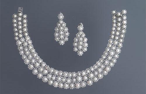 White Gold Pearl Necklace Set Gender: Female