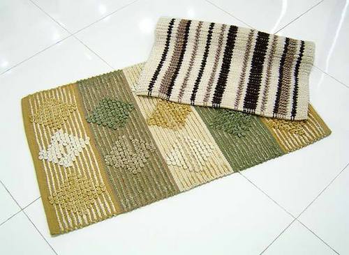 Various Colors Are Available Rectangular Shape Stripped Rugs