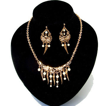 Womens Fashion Necklace Set Size: Various Sizes Are Available