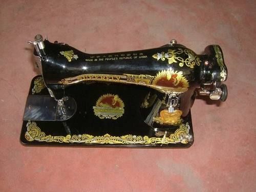 Manual Black Colored Household Sewing Machine