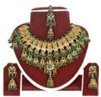 Fashionable Ladies Necklace Set Gender: Women