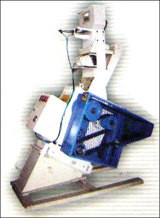 White And Blue Paddy Husker Machine
