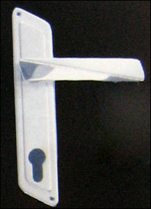 प्लेटों के साथ मोर्टिज़ हैंडल