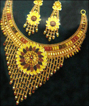 Ladies Gold Necklace Set