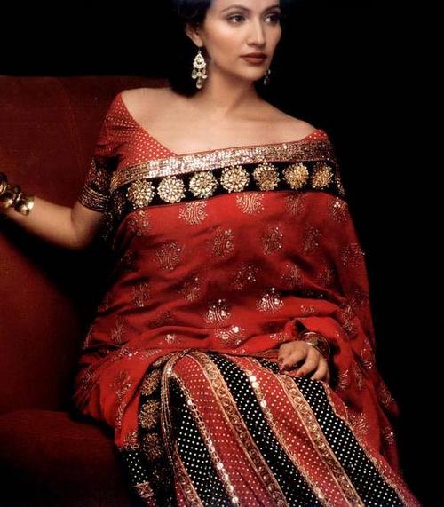 Lengha Saree With Black And Maroon Panels