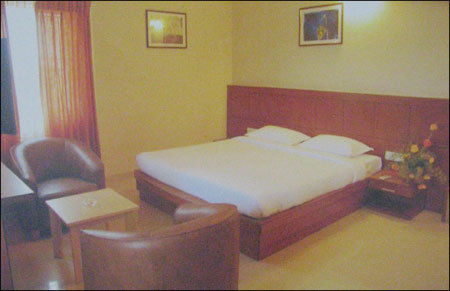 Executive Rooms By PERIDOT INN