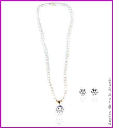 Pearls Chain With Ear Tops And Pendent