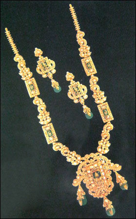 Emerald Studded Necklace