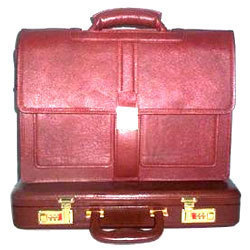 चमड़े के बैग और सूटकेस