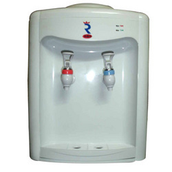 गर्म और ठंडे पानी का डिस्पेंसर