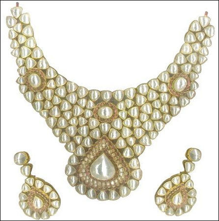 Uncut Diamond Kundan Necklace