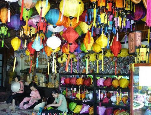Vietnamese Lanterns By Trong Com Company