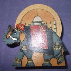 Round Coaster Set With Elephant Stand