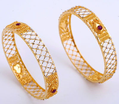 Designer Studded Gold Earring