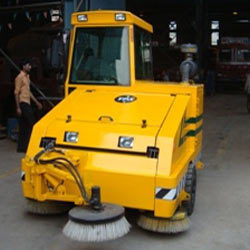 800 L Ride-On Sweeper