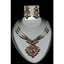 Traditional Jadau Necklace Set in 22K Gold GNS 074
