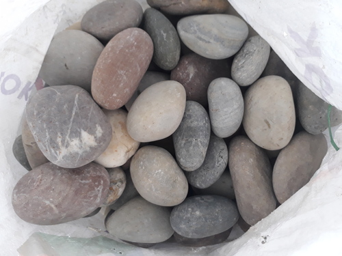 Round River Pebbles And Tumble Pebbles Stone For Showpiece Decoration And Garden - Artificial Stone Type: Solid Surface