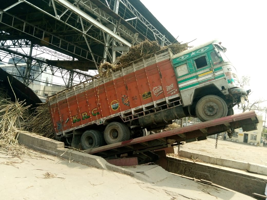 Hydraulic Truck Tippler - Body Material: Ms