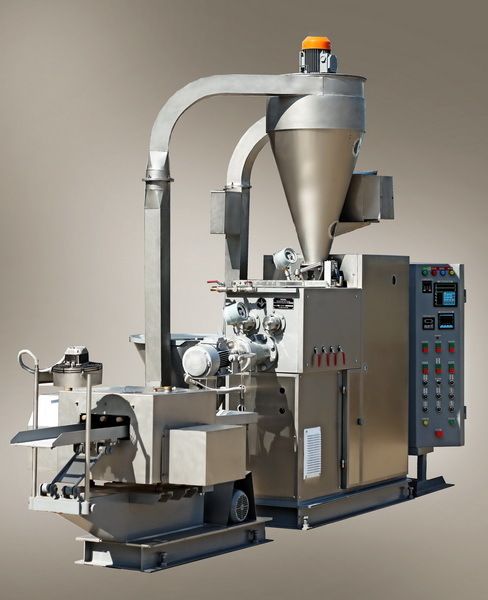 https://tiimg.tistatic.com/fp/2/001/187/pasta-manufacturing-machine-with-the-capacity-of-250-kg-hour-060.jpg