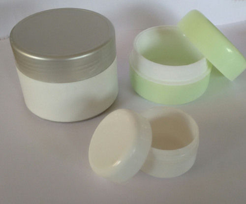 High-Quality Plastic Cosmetic Bottles - Custom Designed Containers for Pharmaceuticals, Superior Quality Closure Options