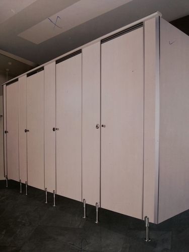 Toilet Partitions in Nylon Series