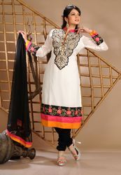 ऑफ व्हाइट एंड ब्लैक जॉर्जेट चूड़ीदार कमीज