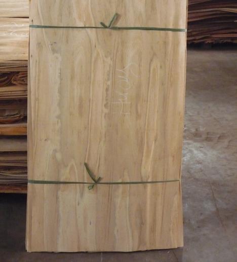 Eucalyptus Core Veneer - Eucalyptus, Keruing & Acacia Hardwood, 640x1270mm Size, 1.7mm Thickness, Moisture Content 12-17%