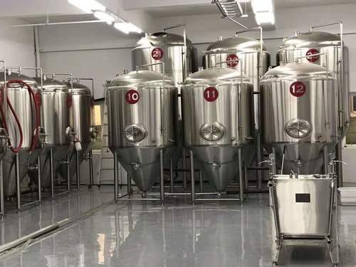 Stainless Steel Beer Brewing Equipment (Capacity: 100L, 200L, 300L, 500L, 800L, 1000L, 2000L, 3000L)