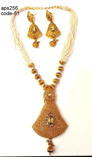 Kundan Pendant Set